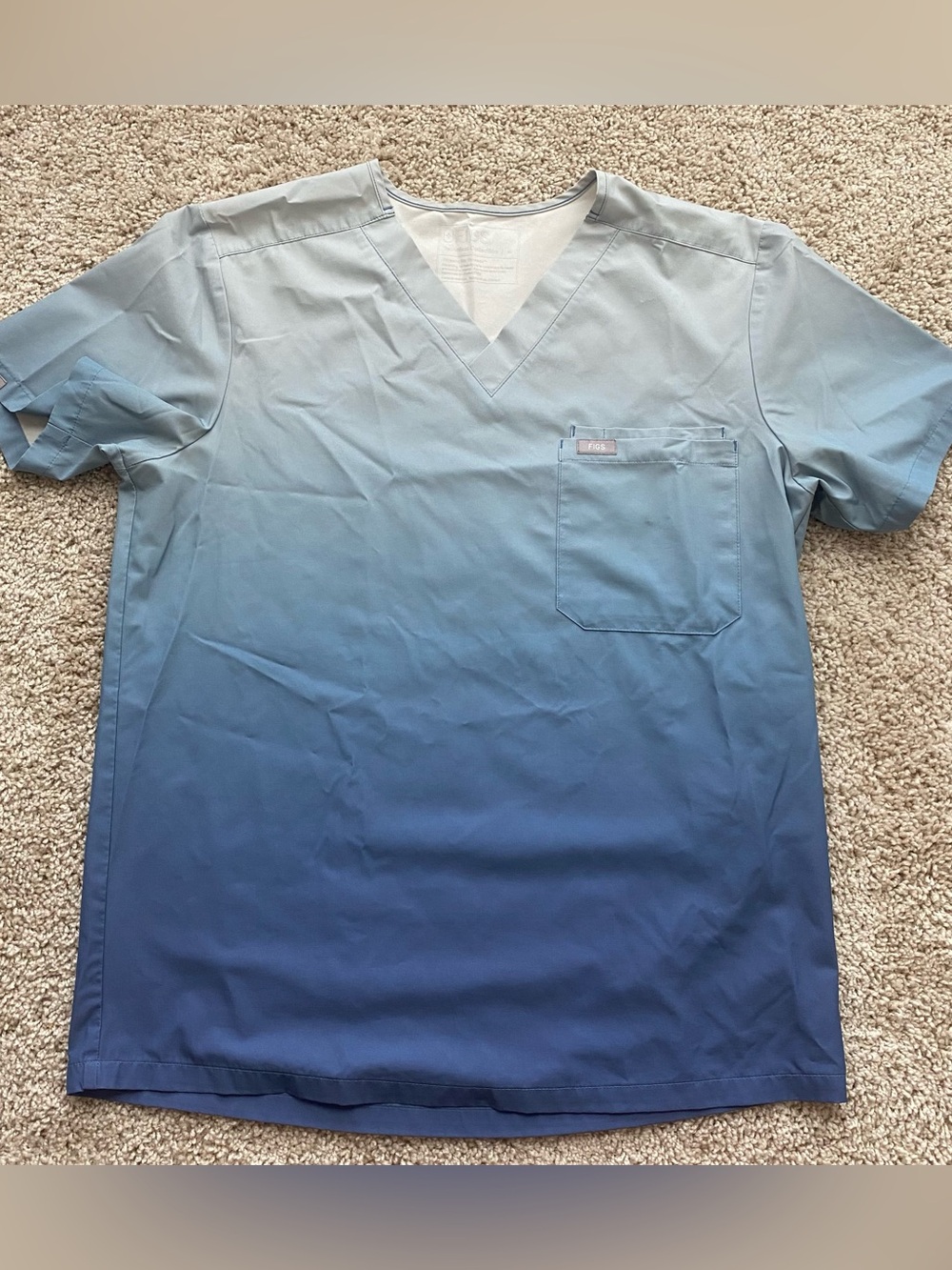 Figs Men's Leon Technical Blue Ombre V-Neck Gradient Scrub Top Medium